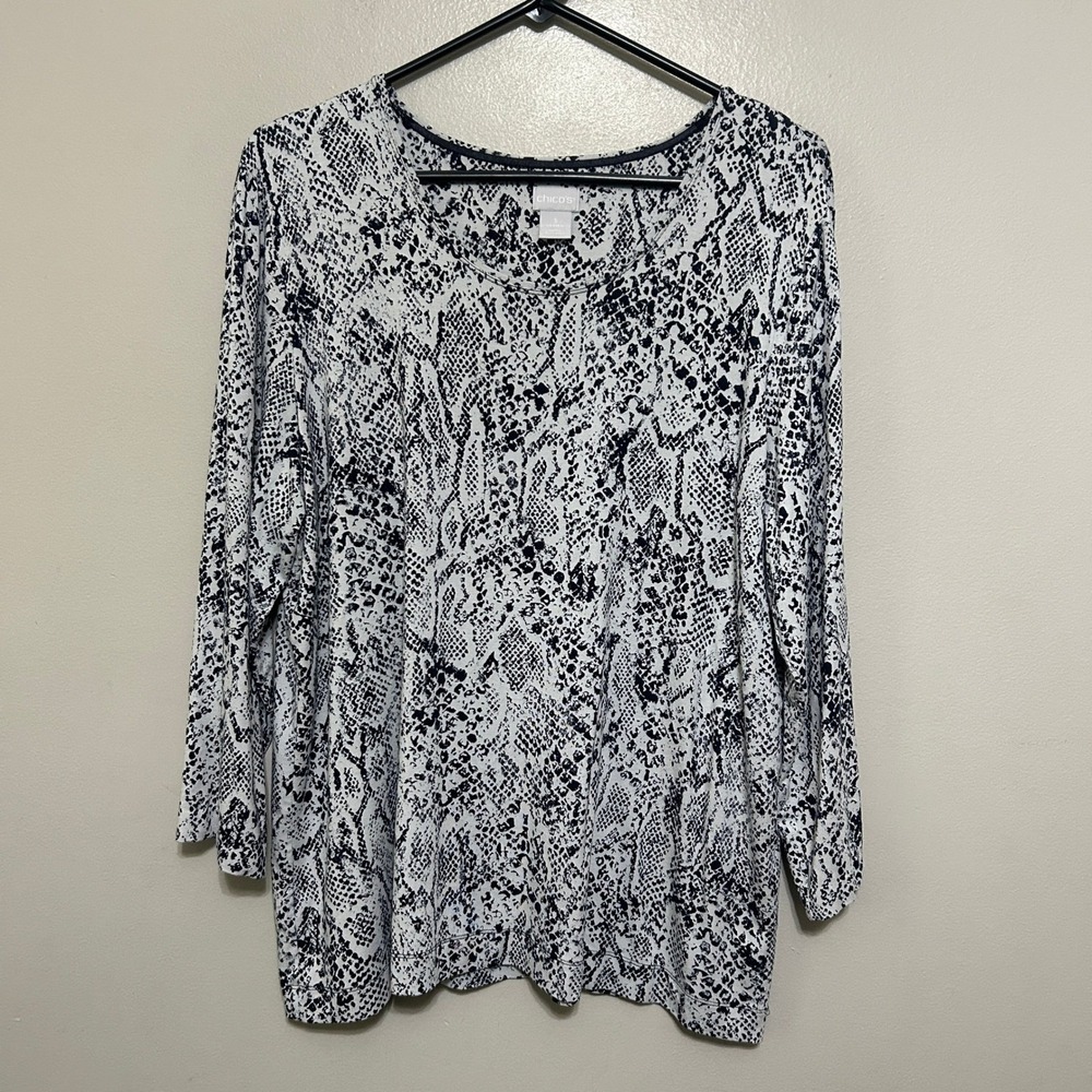 Chico's Blouse 3 Black White Snakeskin XL 3/4 Sleeve Scoop Neck Gorpcore Chic